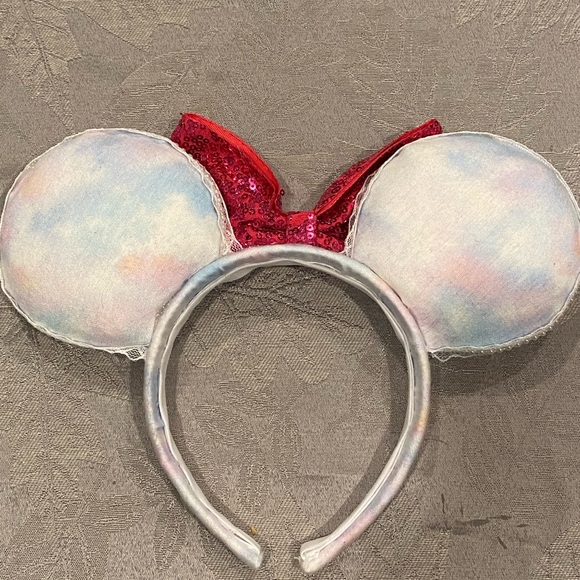 Taylor Swift Disney Ears - Picture 6 of 6